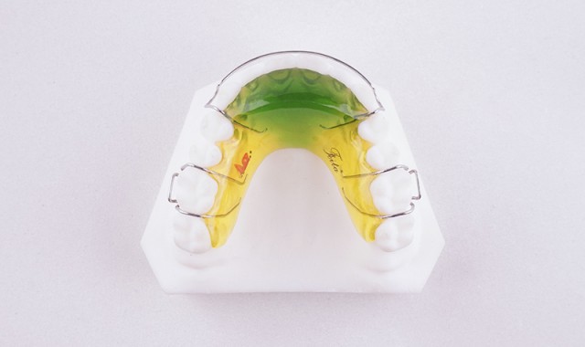 箭头卡斜导矫治器