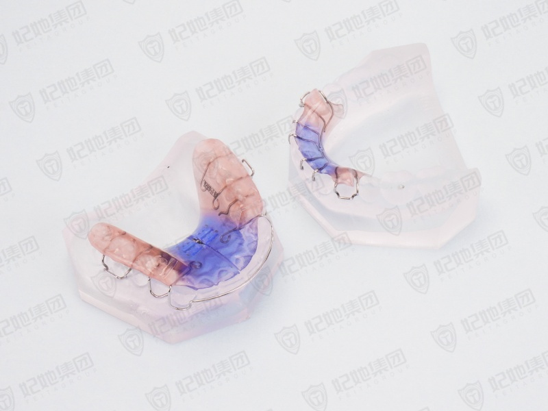 143-Twin block 扩弓型双阻板矫治器（进口防回旋）.jpg